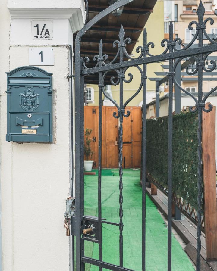 Bulldog Station Apartments With Private Wc, Ac, Tv Mestre Exteriér fotografie