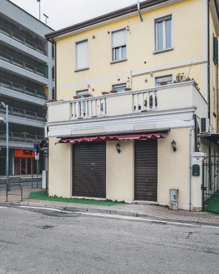 Bulldog Station Apartments With Private Wc, Ac, Tv Mestre Exteriér fotografie